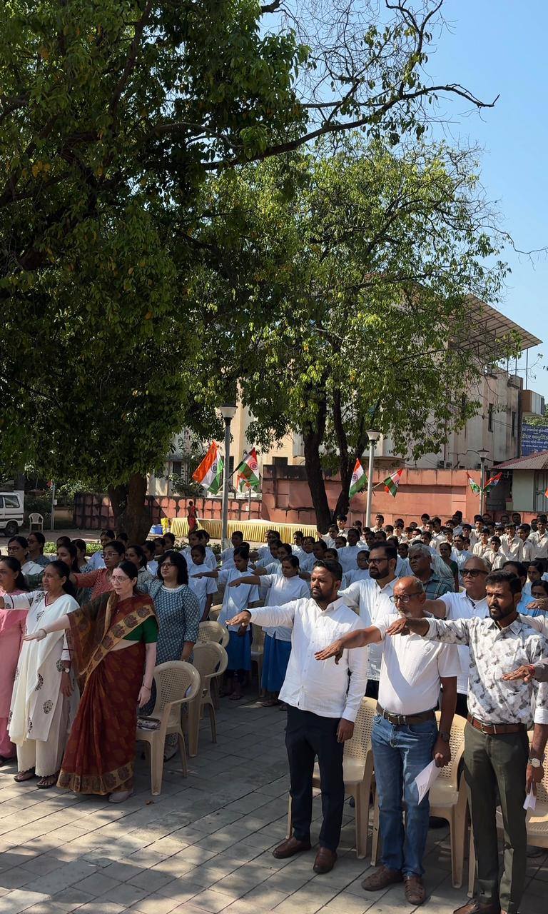 તા. ૦૭-૧૧-૨૦૨૫ ના રોજ રાષ્ટ્રગીત વંદે માતરમના ૧૫૦ વર્ષ પૂર્ણ થતાં બારડોલી ખાતે કાર્યક્રમનું આયોજન કરાયું હતું. વંદે માતરમ સાથે બારડોલી સ્વરાજ આશ્રમનો પણ ૧૫૦ વર્ષ ઉજવણીમાં સામેલ કરવામાં આવ્યું છે. ત્યારે સુરત જિલ્લા ભાજપ દ્વારા કાર્યક્રમ કરાયો હતો.